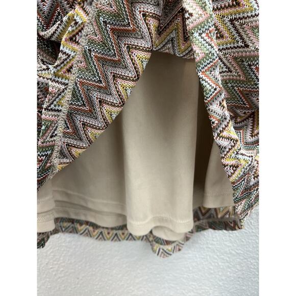 Almost Famous Shirt Womens Size Large Chevron V-Neck Short Sleeve - Picture 4 of 11